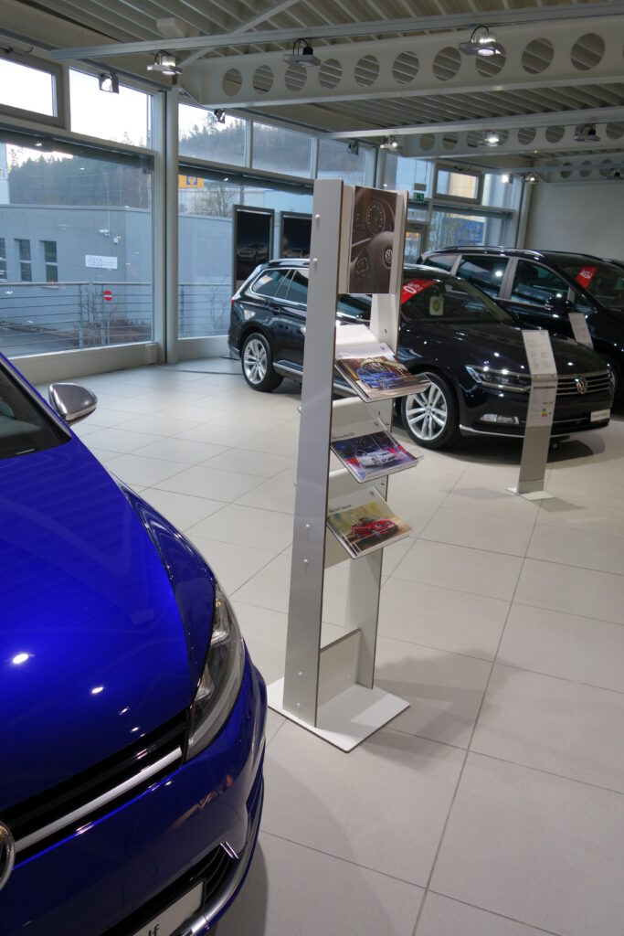 praesentationsstaender-direkt-breite-435-2-683x1024