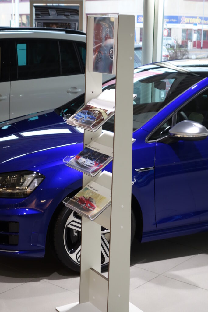 prospekthalter-modelle-312-2-683x1024