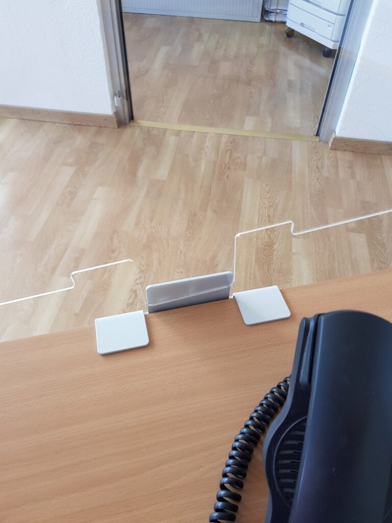 spuckschutz-klemmhalter-1000-680-6-768x1024