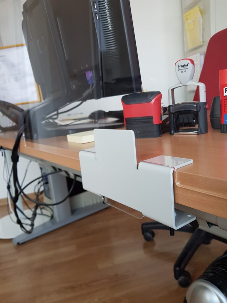 spuckschutz-klemmhalter-1500-680-2-768x1024