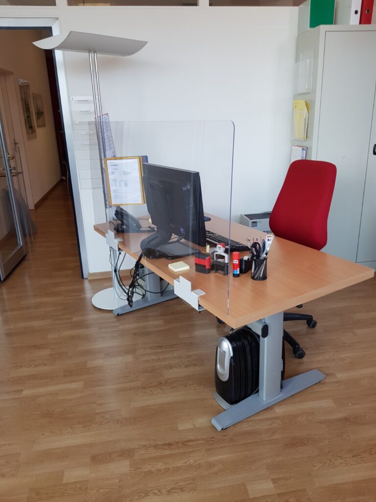 spuckschutz-klemmhalter-2200-680-2-768x1024
