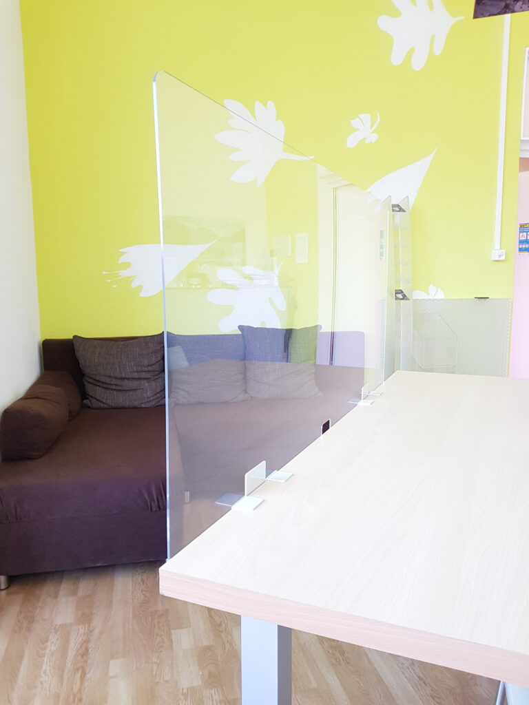 spuckschutz-klemmhalter-750-680-2-768x1024