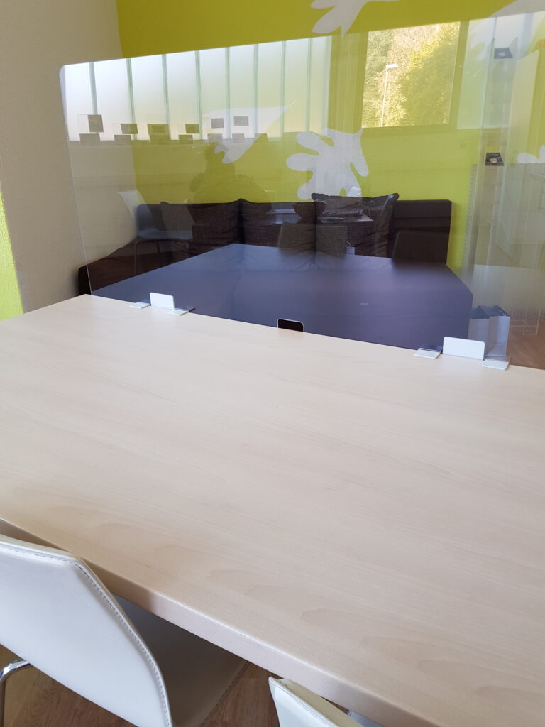 spuckschutz-klemmhalter-750-680-5-768x1024