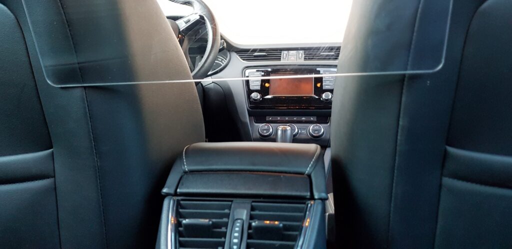 taxi-trennscheibe-universal-5-1024x498