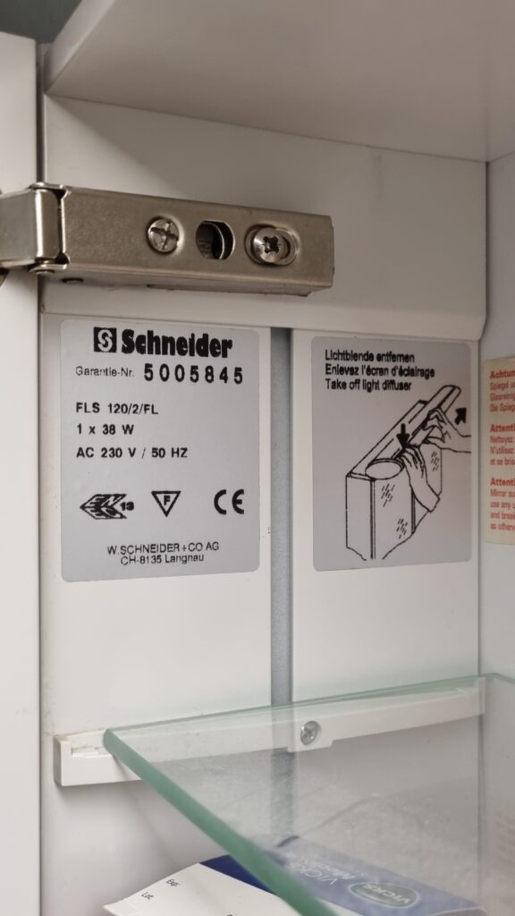 leuchtenabdeckung-schneider-fls-120-fl-1-576x1024