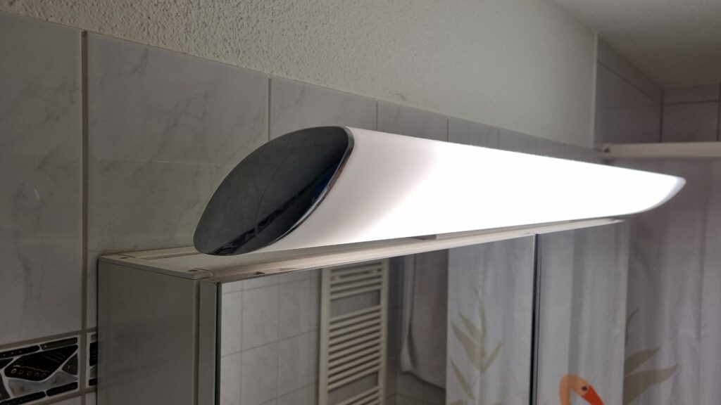 leuchtenabdeckung-schneider-fls-90-1-1024x576