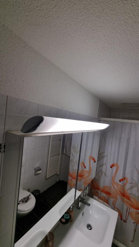 leuchtenabdeckung-schneider-fls-90-4-576x1024