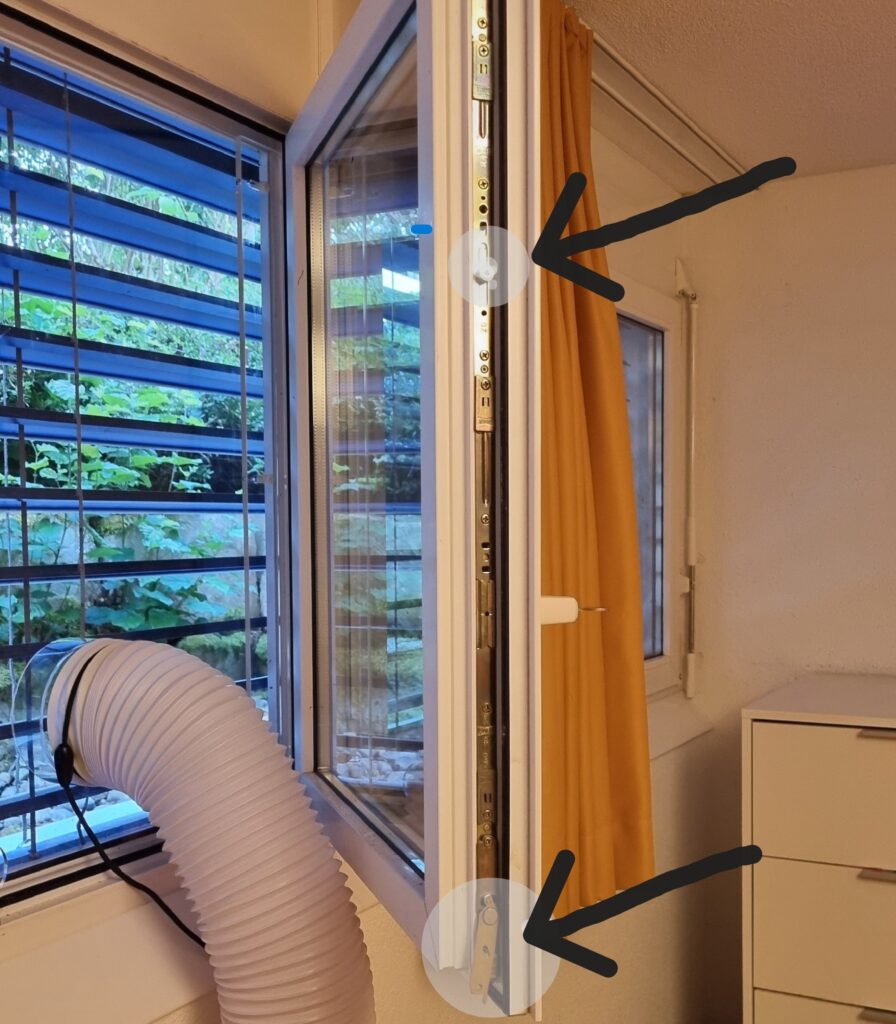 Allfällig hervorstehende Noppen, Riegel und Hebel am Fenster nicht mitmessen